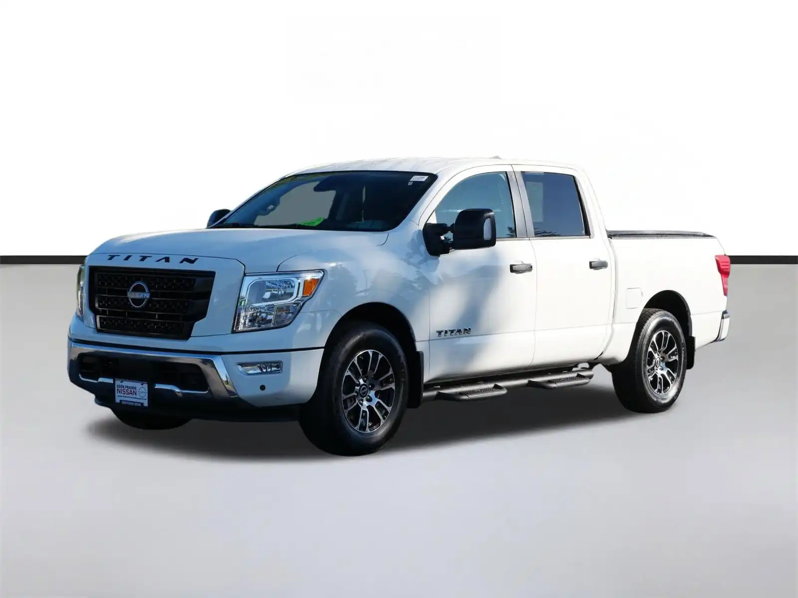 2023 Nissan Titan SV 4WD Crew Cab's photo