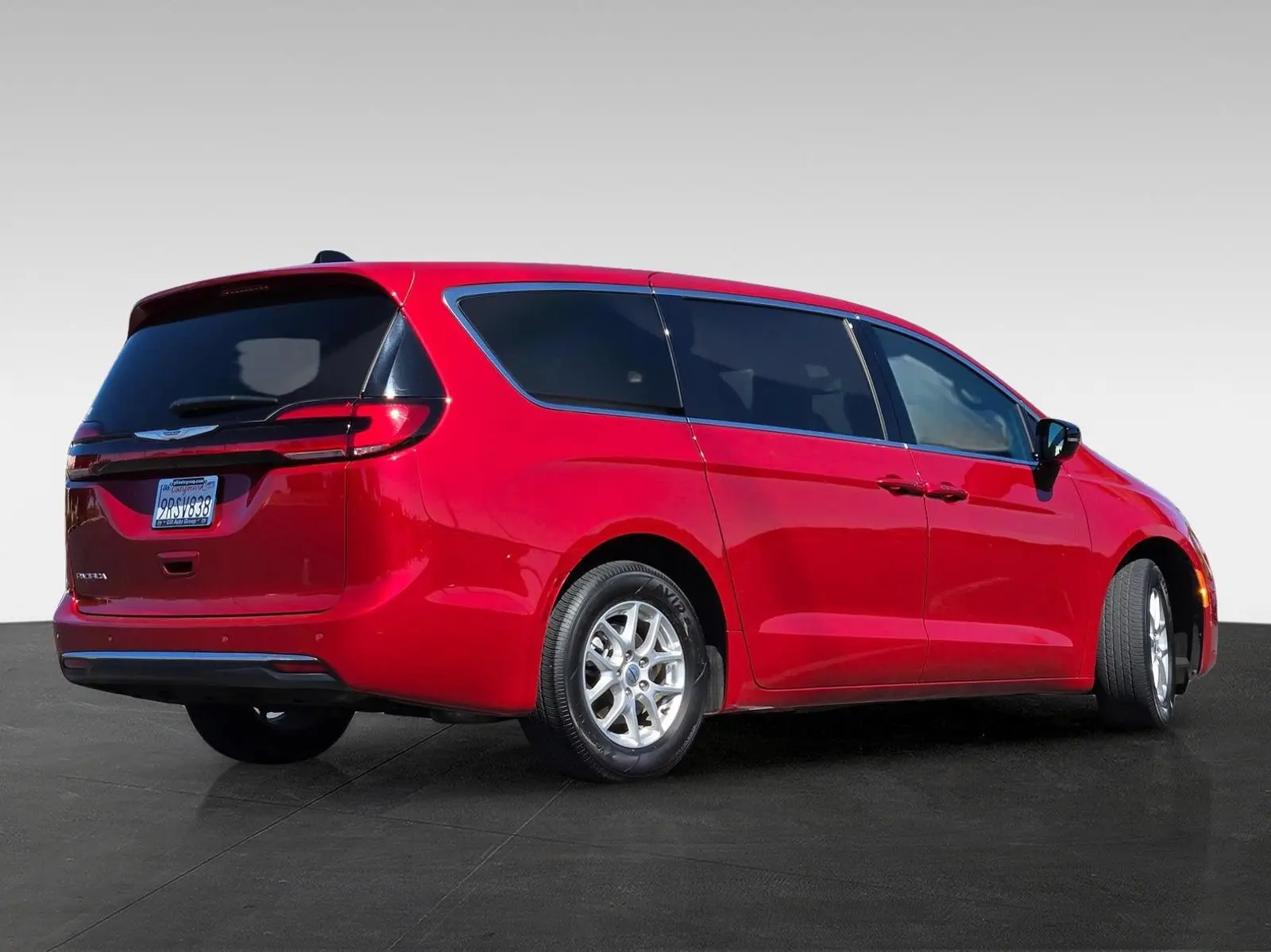 2025 Chrysler Pacifica Select photo 4