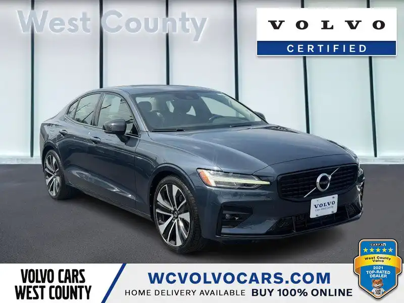 2022 Volvo S60 B5 Momentum's photo