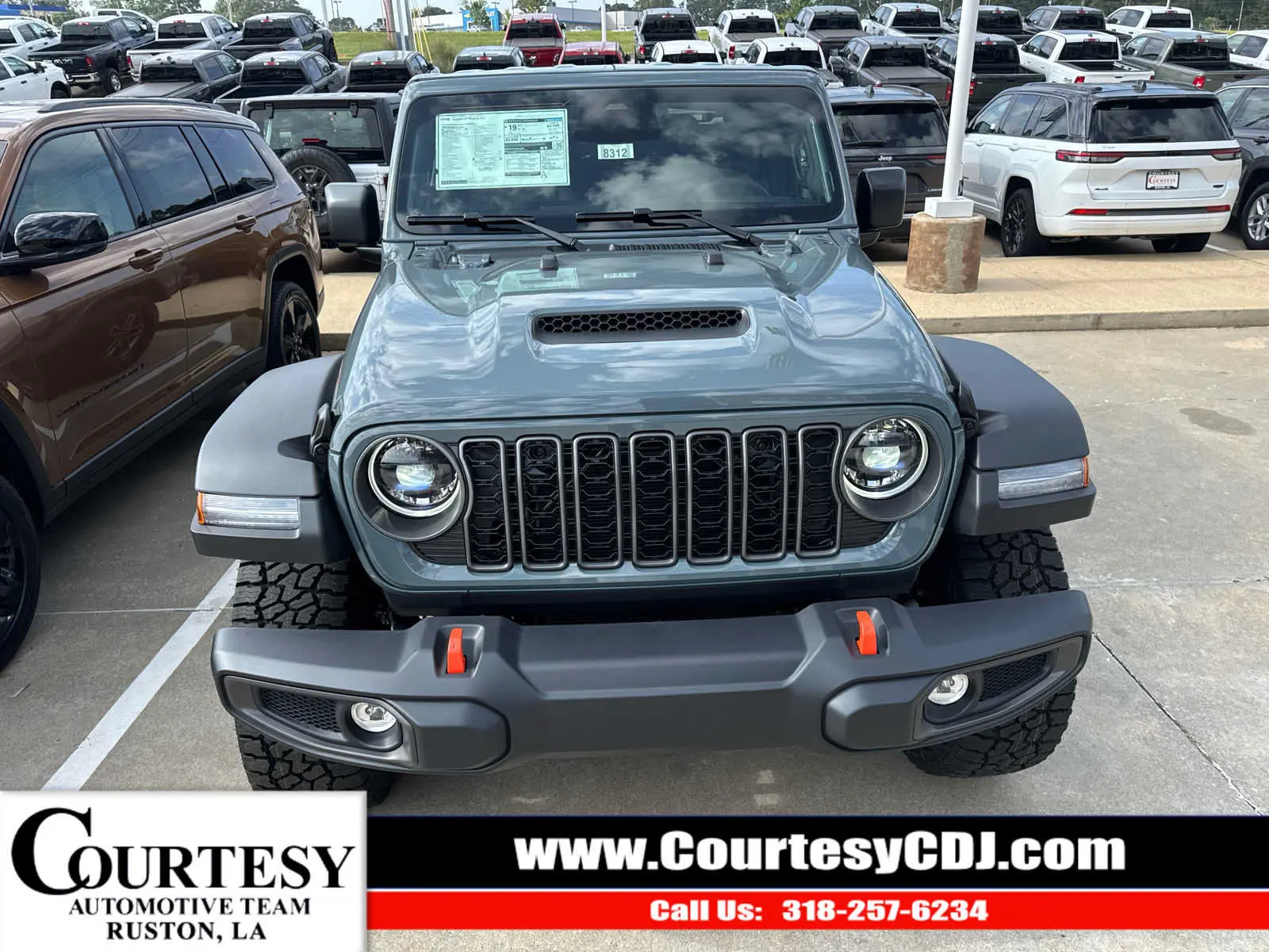 2026 Jeep Gladiator Mojave Auto photo 3