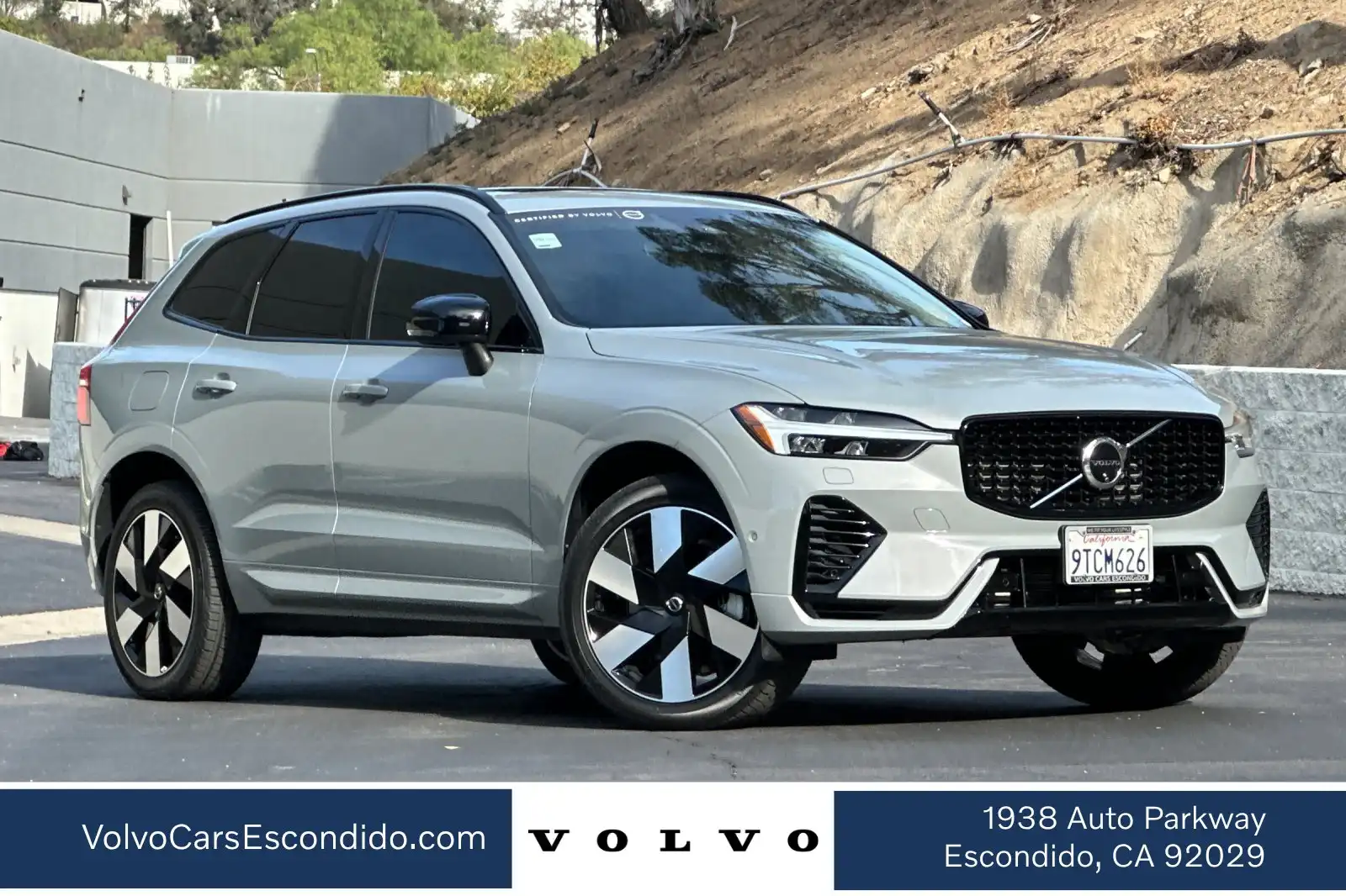 2025 Volvo XC60 T8 Plus Dark AWD's photo