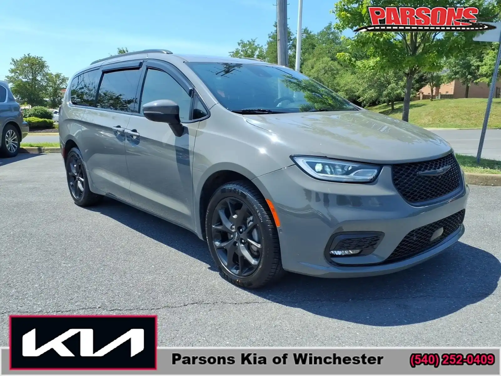 2023 Chrysler Pacifica Touring L AWD's photo