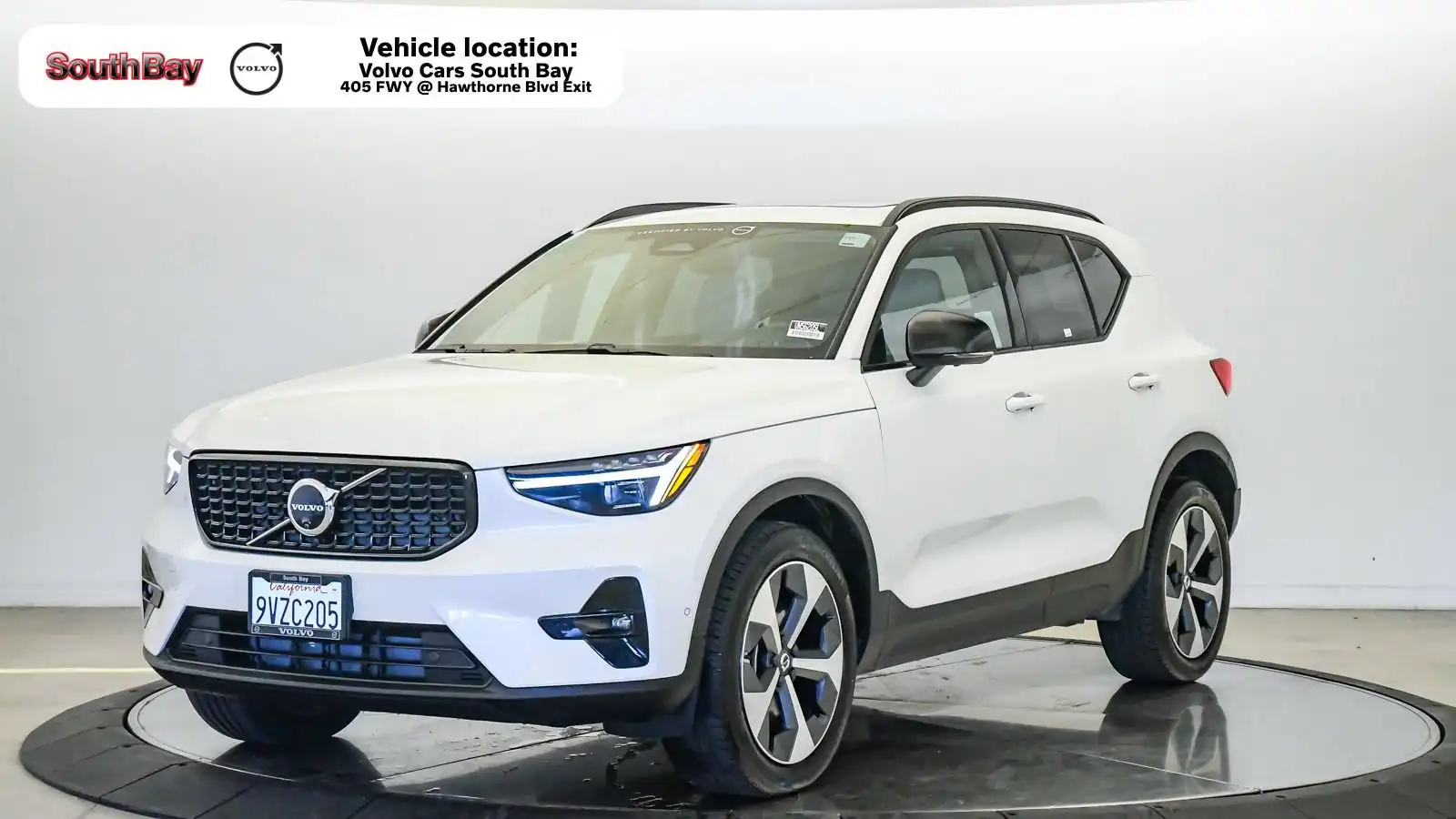 2026 Volvo XC40 B5 Plus Dark AWD's photo