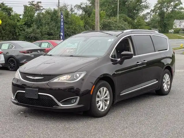 2018 Chrysler Pacifica Touring L's photo