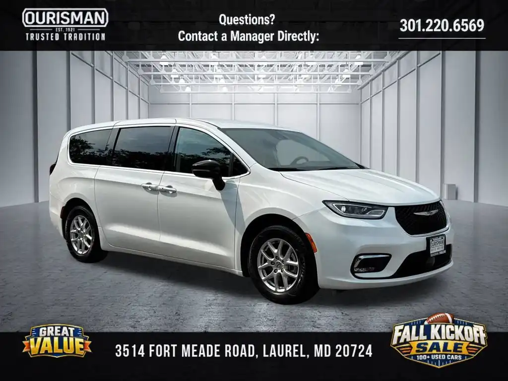 2024 Chrysler Pacifica Touring L's photo