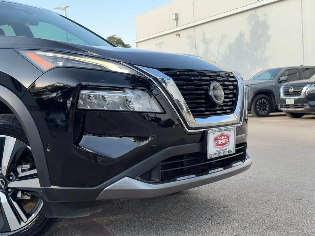 2023 Nissan Rogue SL FWD photo 3