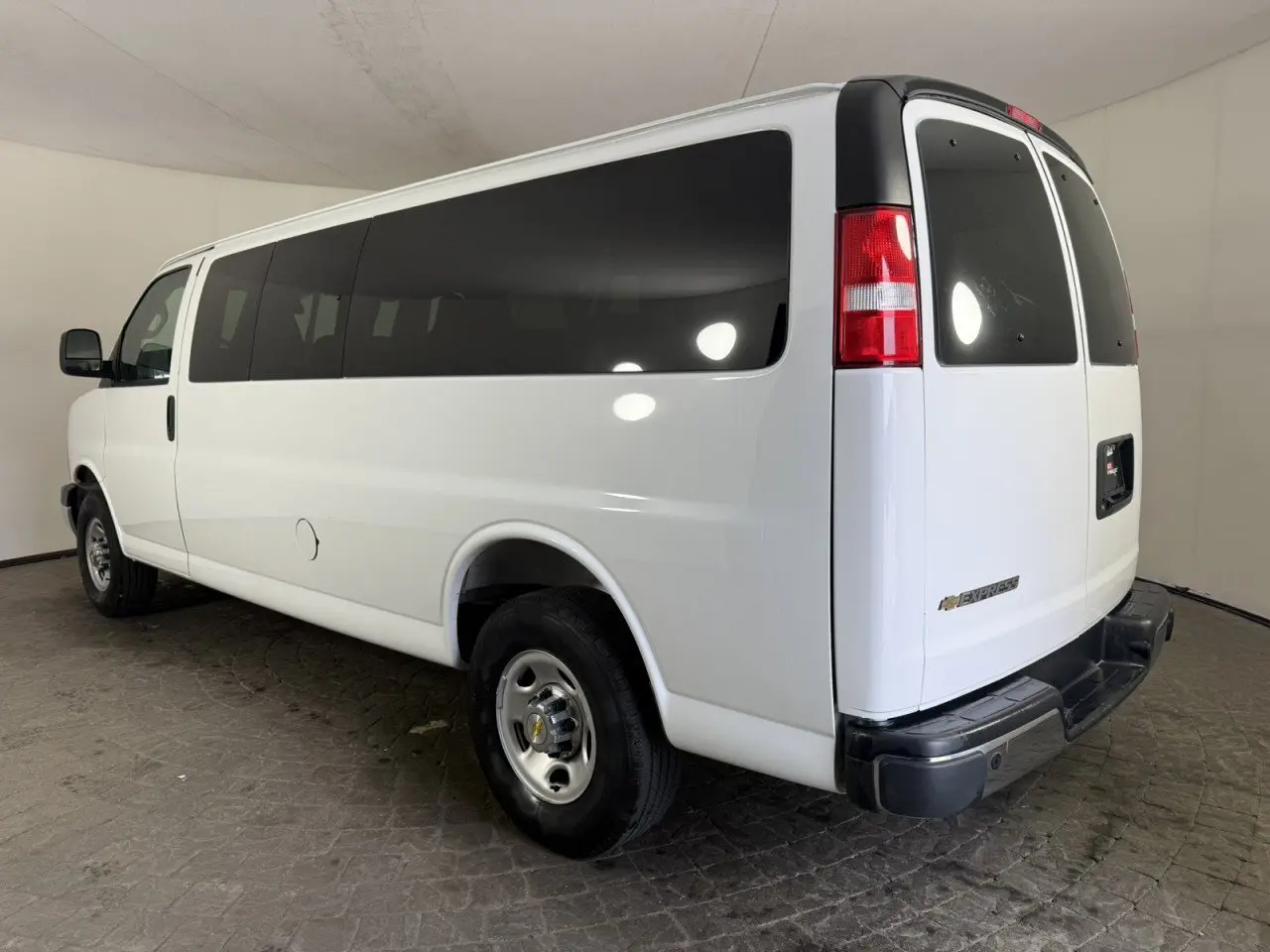 2025 Chevrolet Express 3500 LT Extended photo 5
