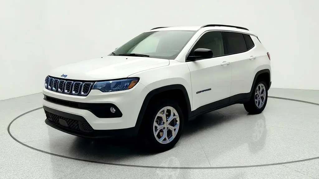 2024 Jeep Compass Latitude 4X4 photo 3