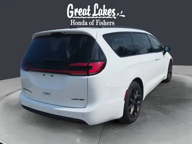 2025 Chrysler Pacifica Limited photo 5