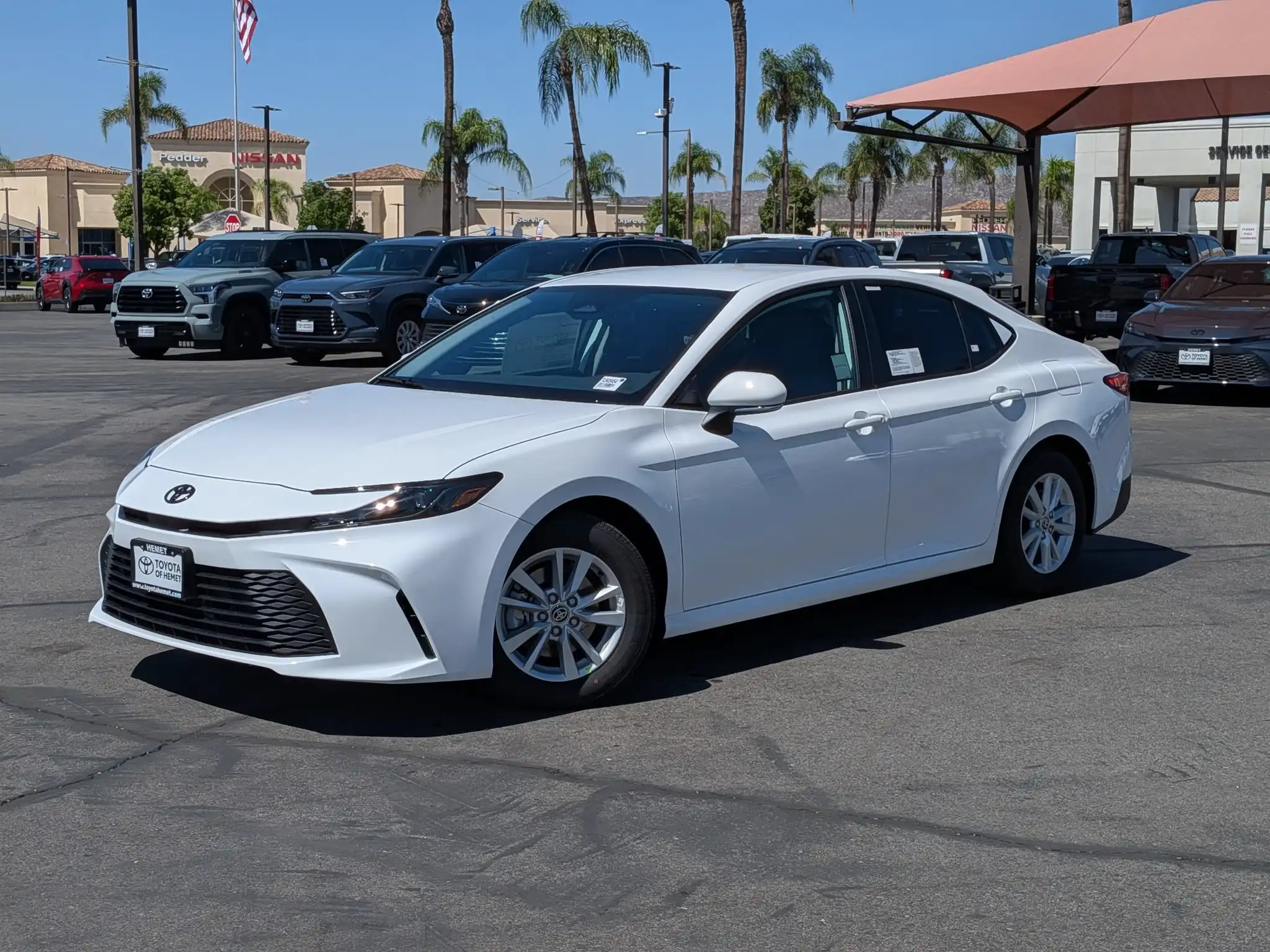 2026 Toyota Camry LE Hybrid's photo