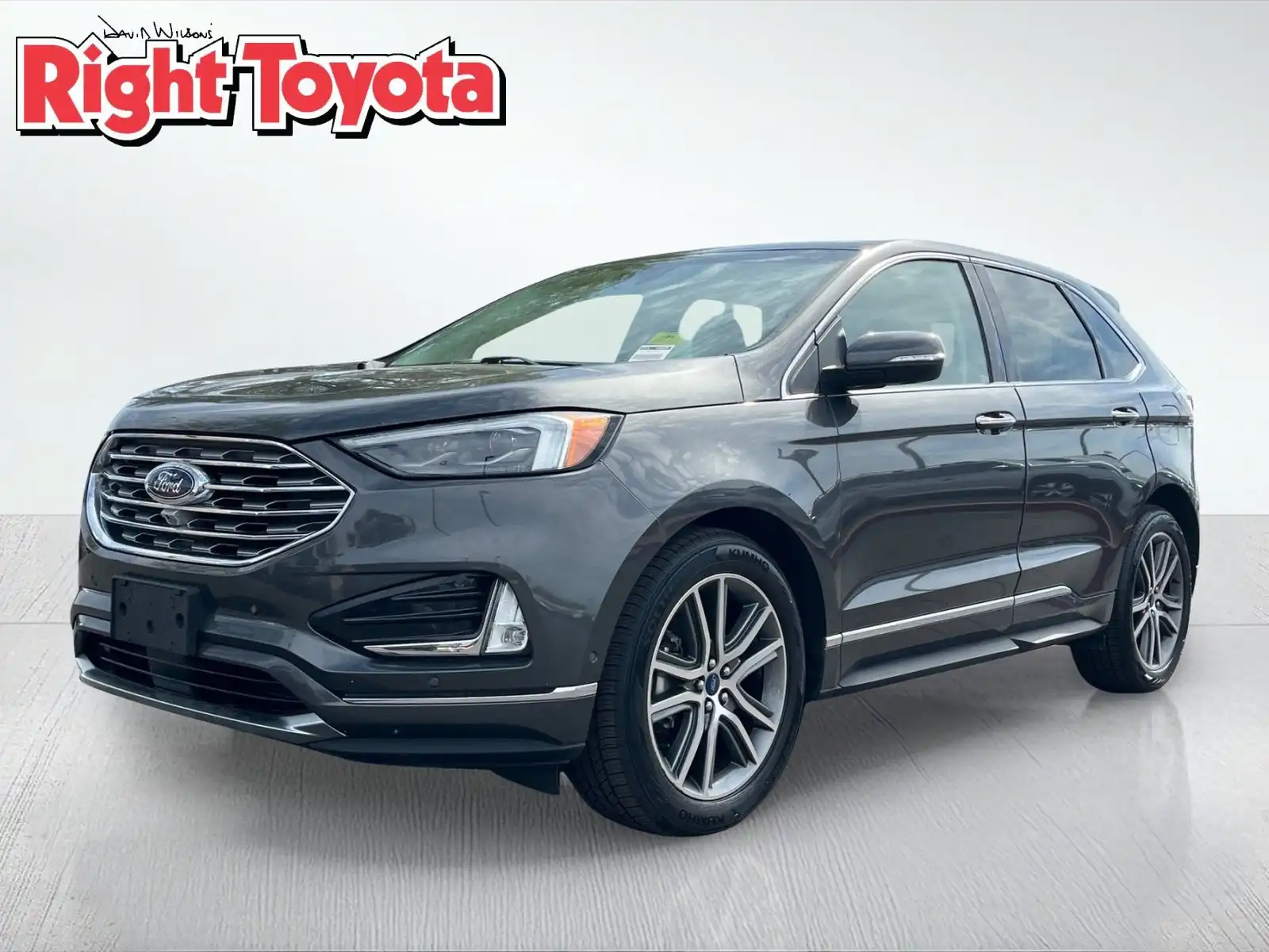 2019 Ford Edge Titanium's photo