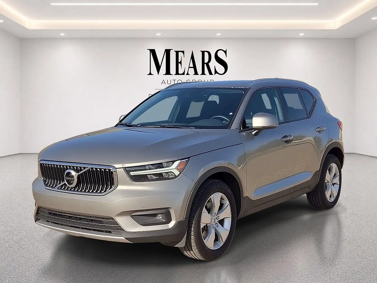 2022 Volvo XC40 T5 Momentum AWD's photo