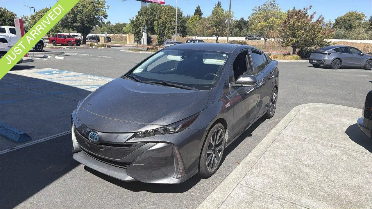 2021 Toyota Prius Prime LE's photo