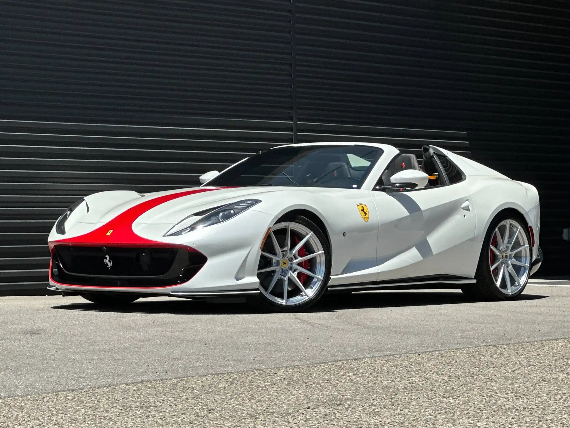 2022 Ferrari 812 Base's photo
