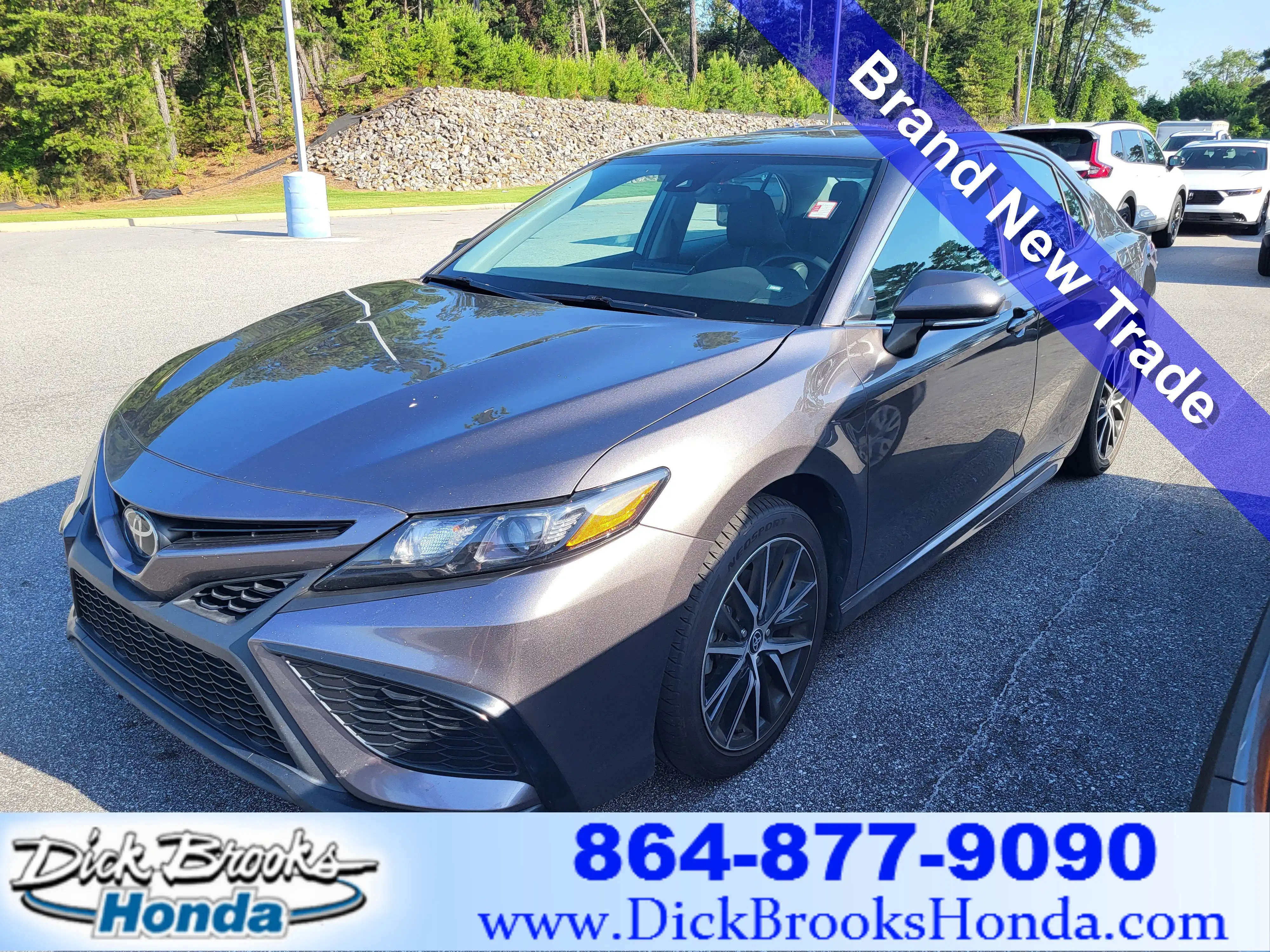 2024 Toyota Camry SE's photo