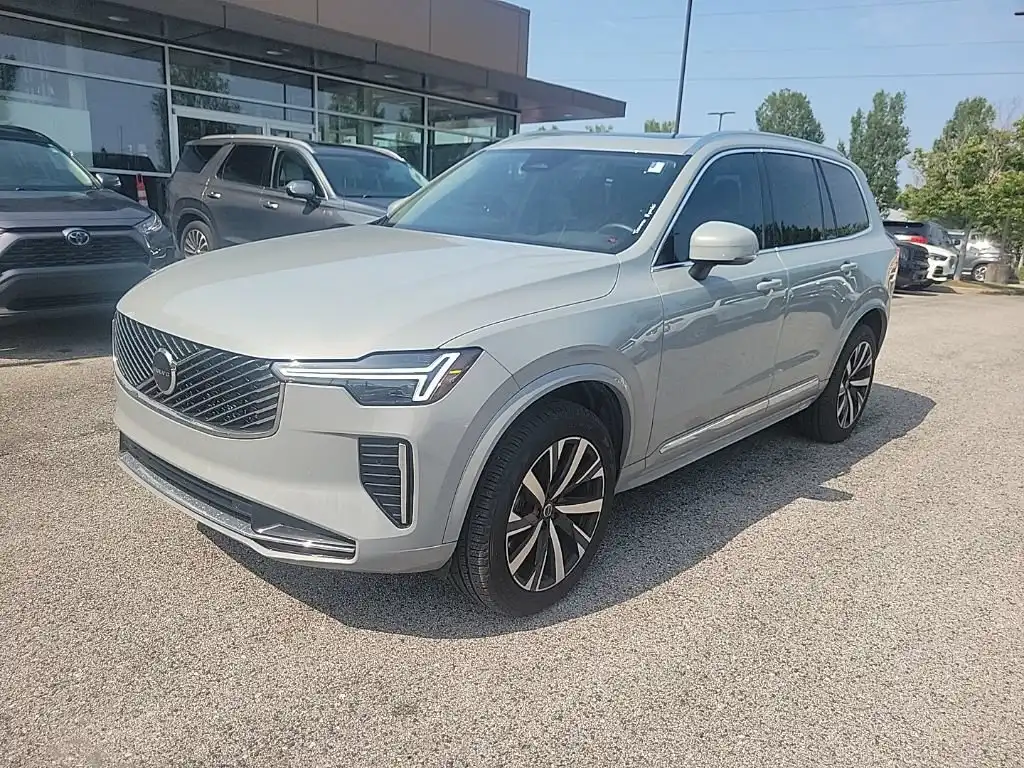 2025 Volvo XC90 B5 Core Bright 4WD's photo