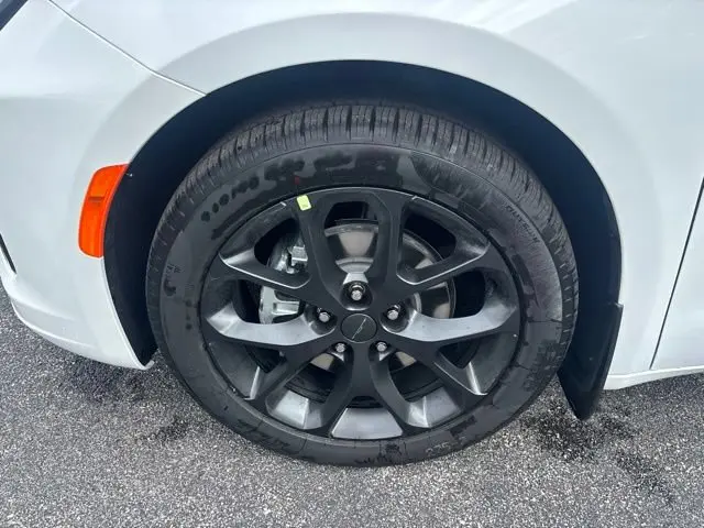 2027 Chrysler Pacifica Select photo 5