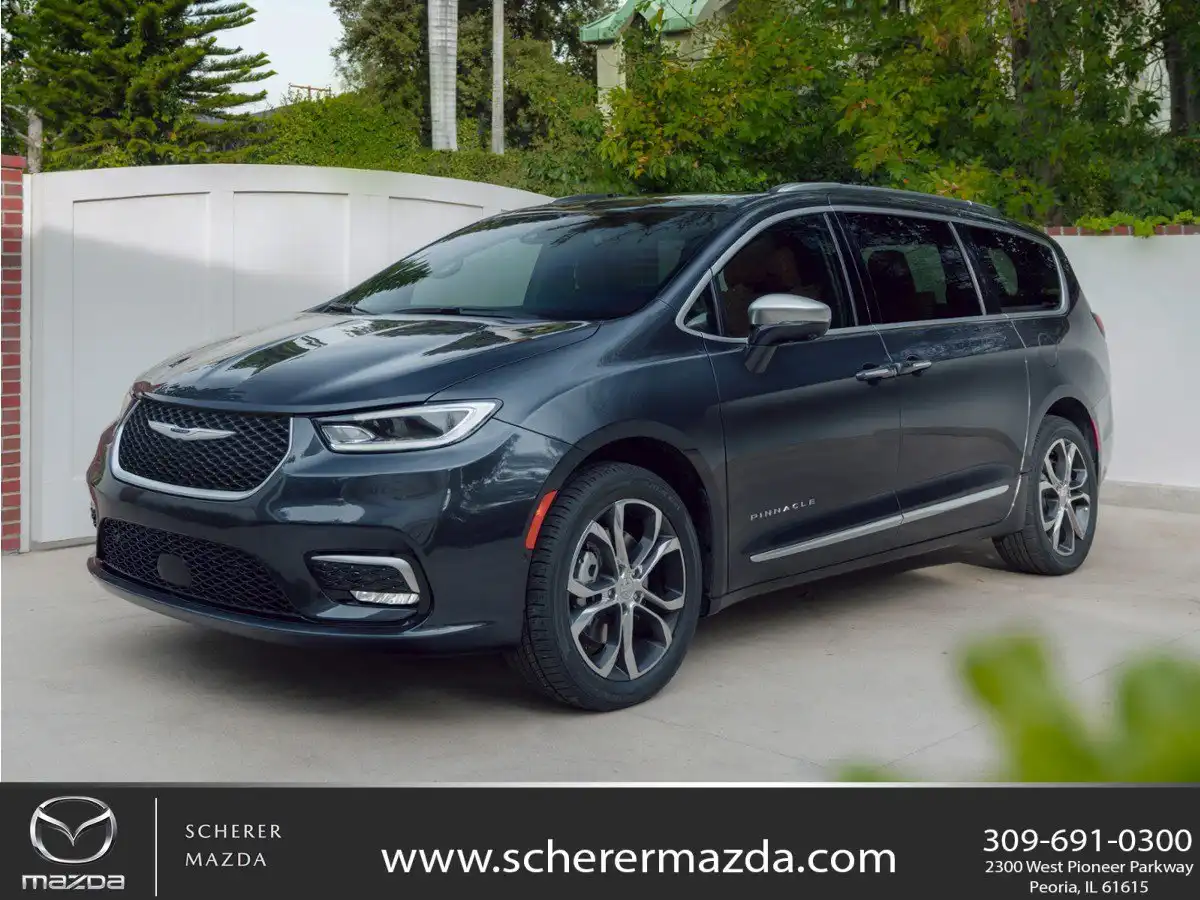 2022 Chrysler Pacifica Touring L's photo