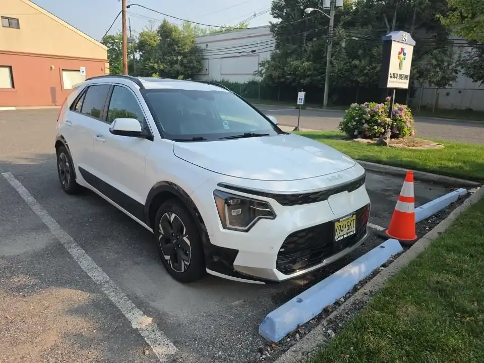 2023 Kia Niro Wave EV's photo