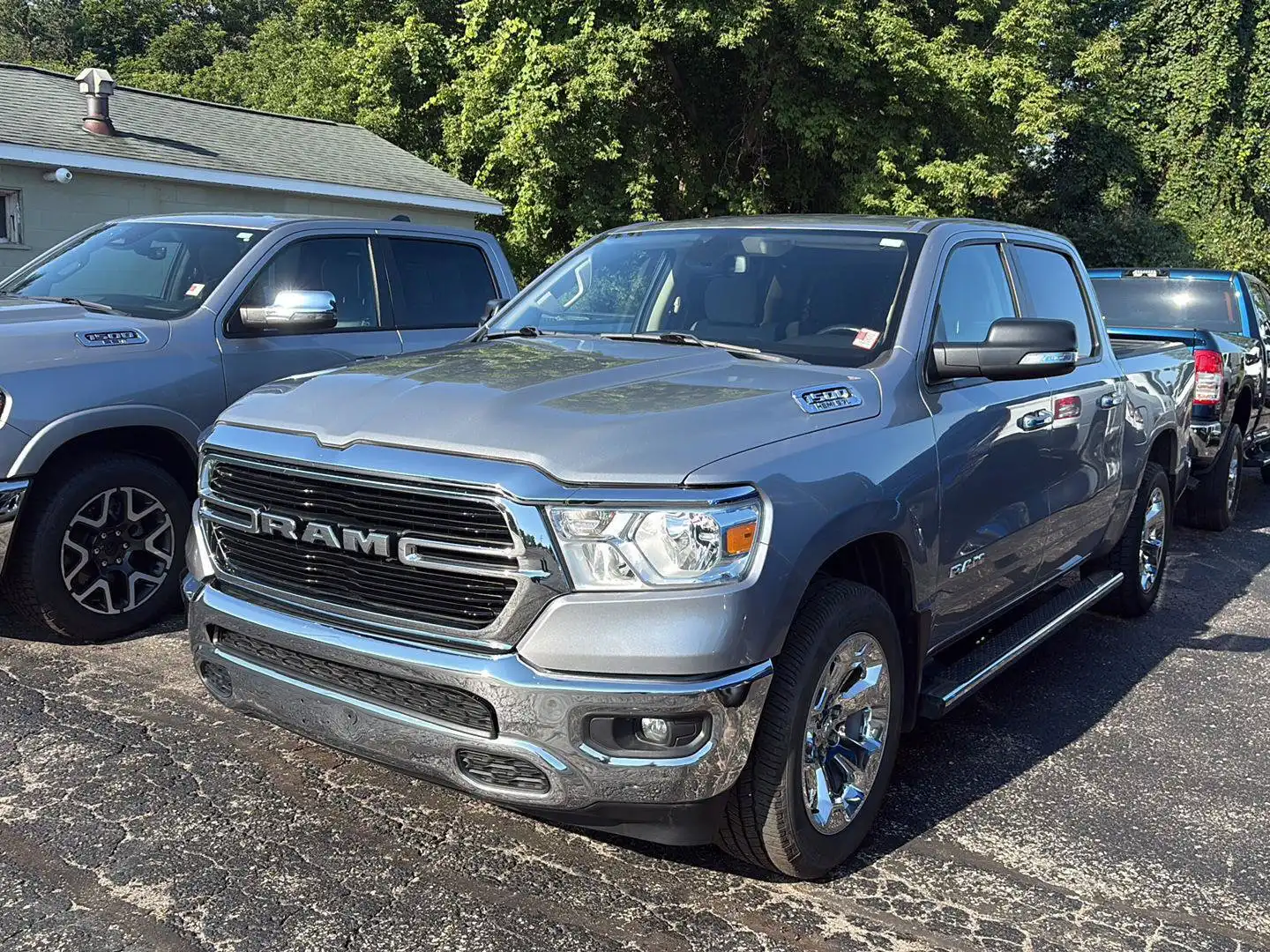 2019 RAM 1500 Big Horn/Lone Star 4x4 Crew Cab 5'7's photo