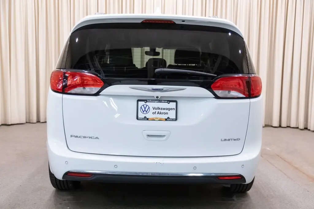2019 Chrysler Pacifica Limited photo 4