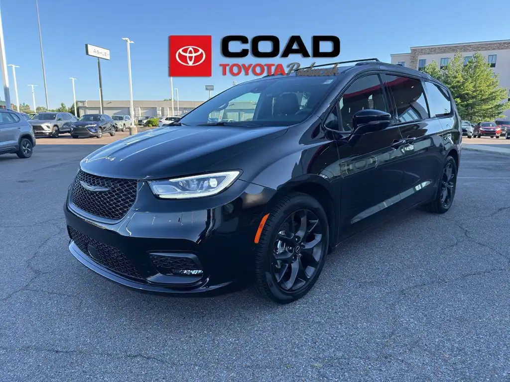 2025 Chrysler Pacifica Limited's photo