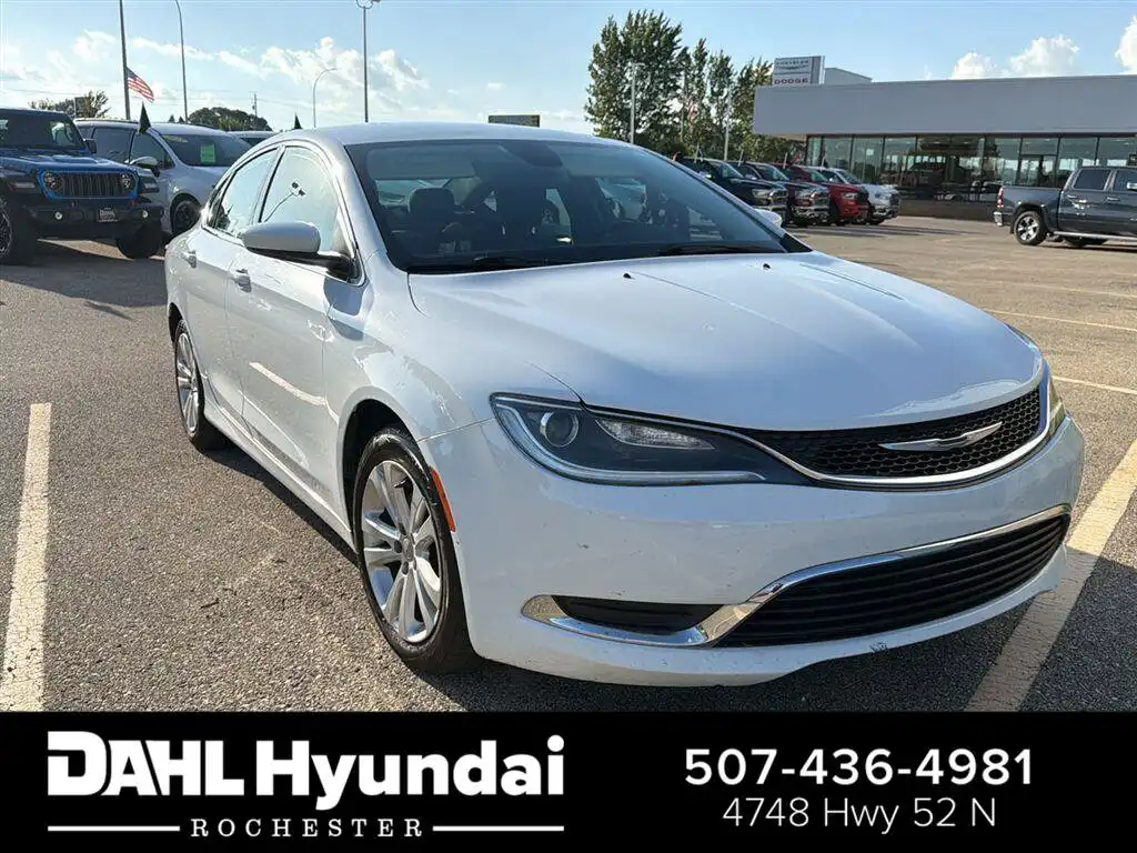 2015 Chrysler 200 Limited's photo