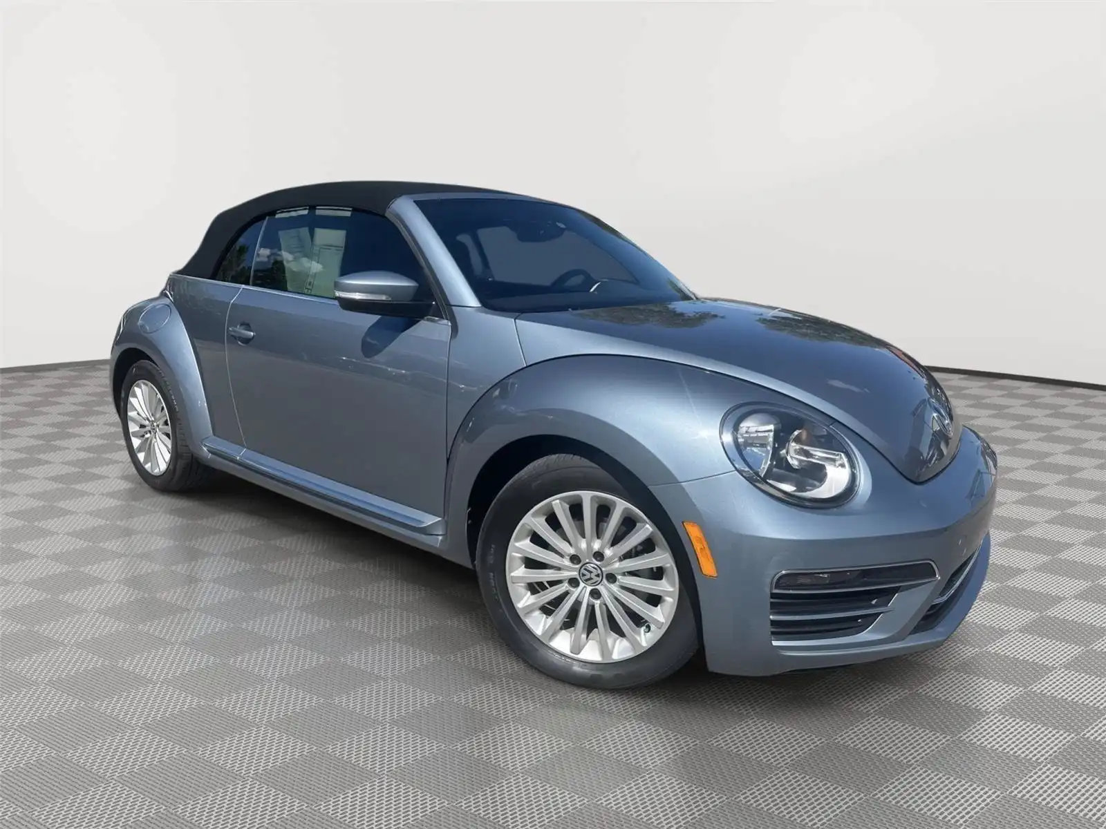 2019 Volkswagen Beetle 2.0T SE Convertible Auto's photo