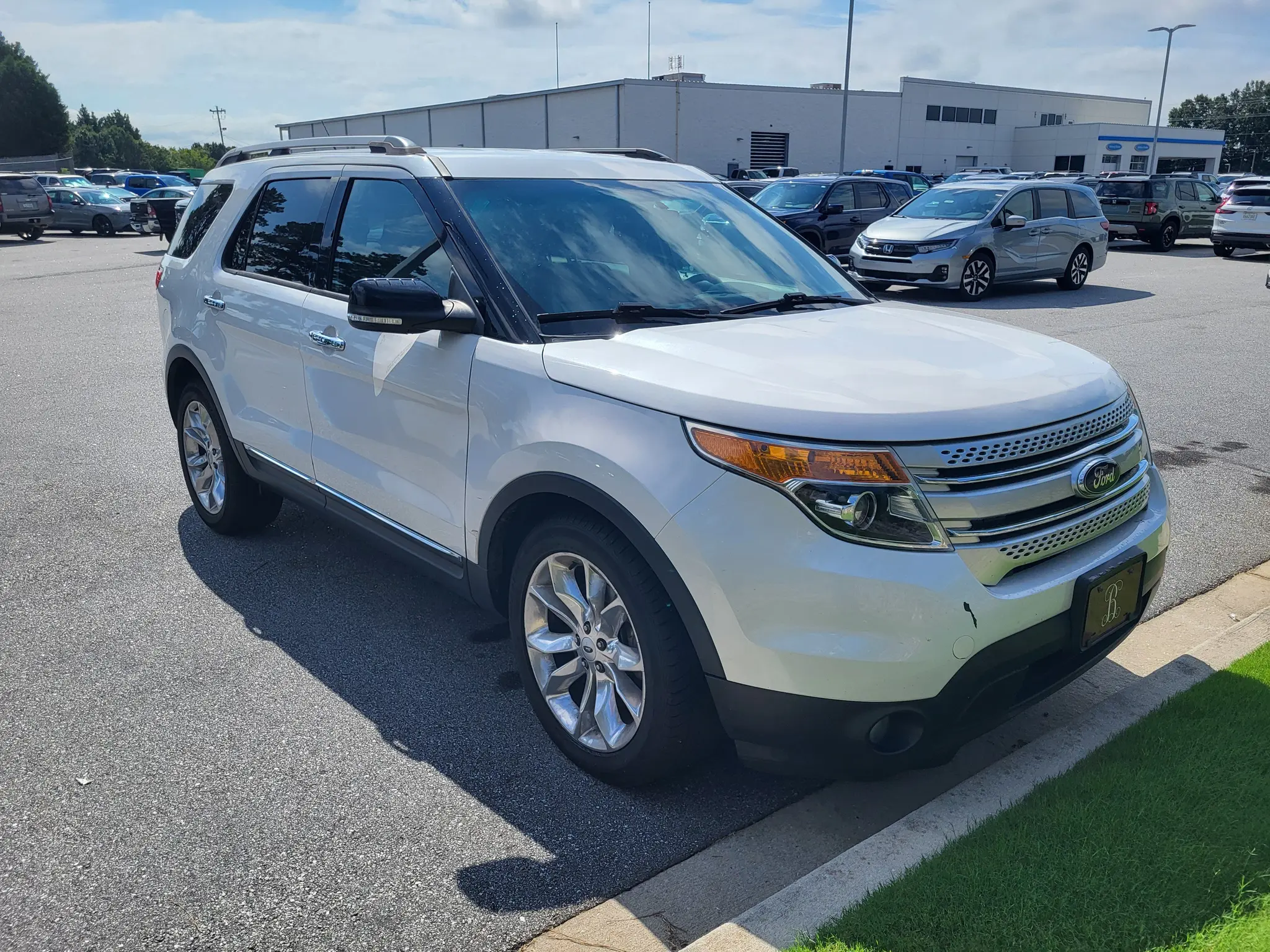 2015 Ford Explorer XLT photo 3
