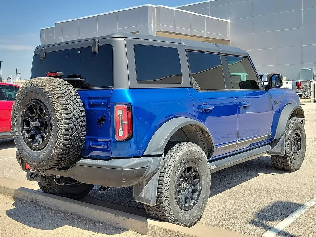 2021 Ford Bronco First Edition 4WD Advanced photo 3