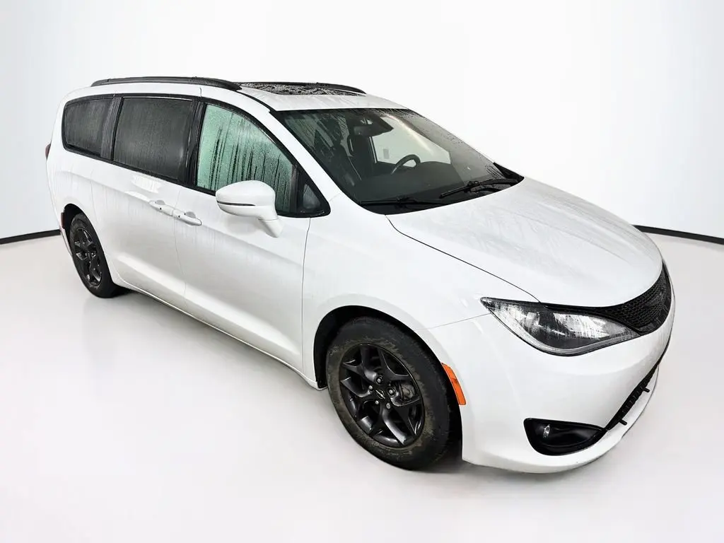 2020 Chrysler Pacifica Limited photo 3