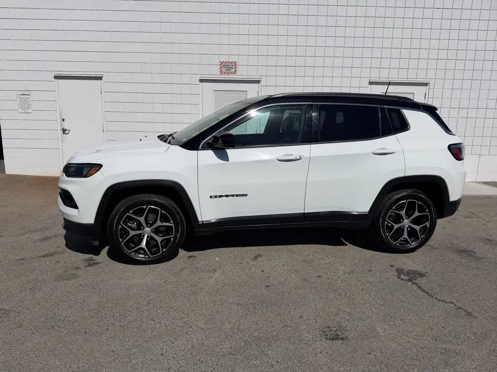2024 Jeep Compass Limited 4X4 photo 3