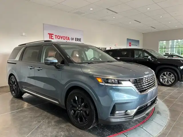 2024 Kia Sedona SX's photo