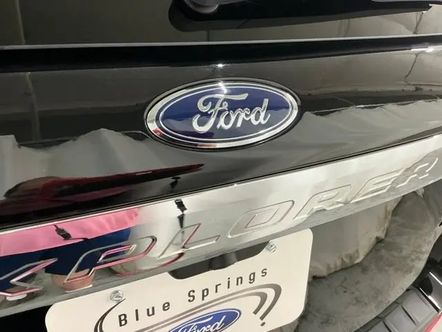2023 Ford Explorer XLT RWD photo 5