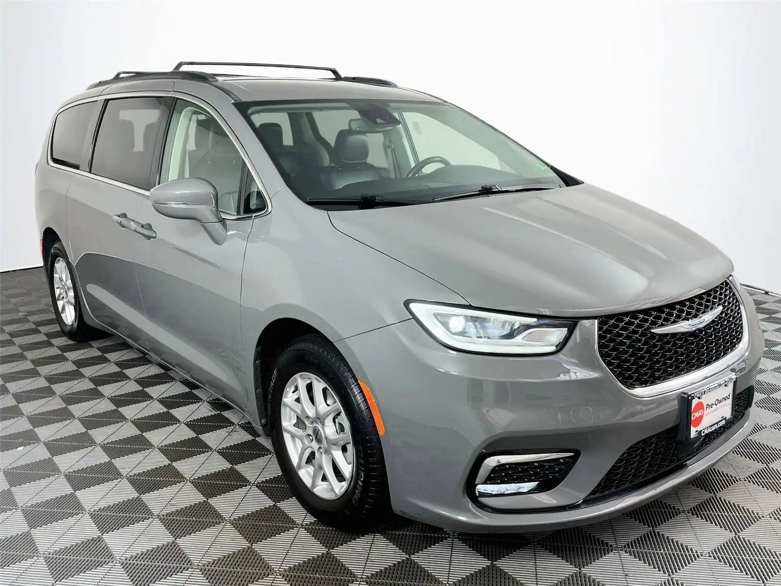 2022 Chrysler Pacifica Touring L's photo