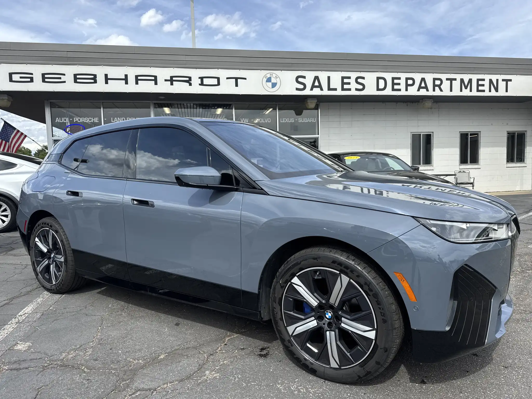 2024 BMW iX xDrive50's photo