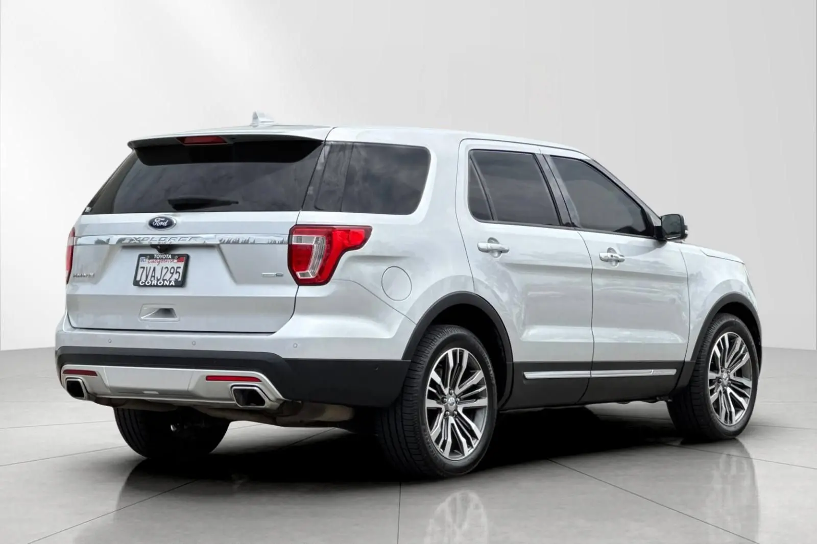 2016 Ford Explorer Platinum 4WD photo 3