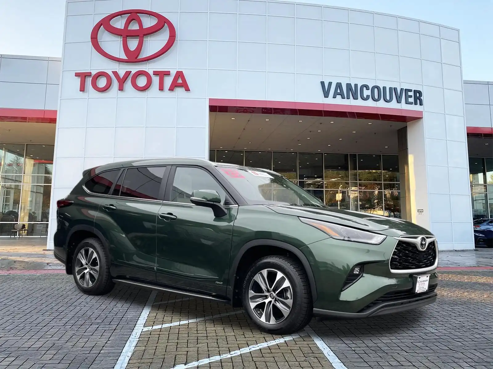 2025 Toyota Highlander Hybrid XLE AWD's photo