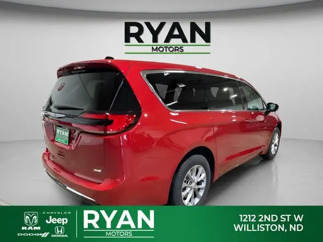 2026 Chrysler Pacifica Select AWD photo 3