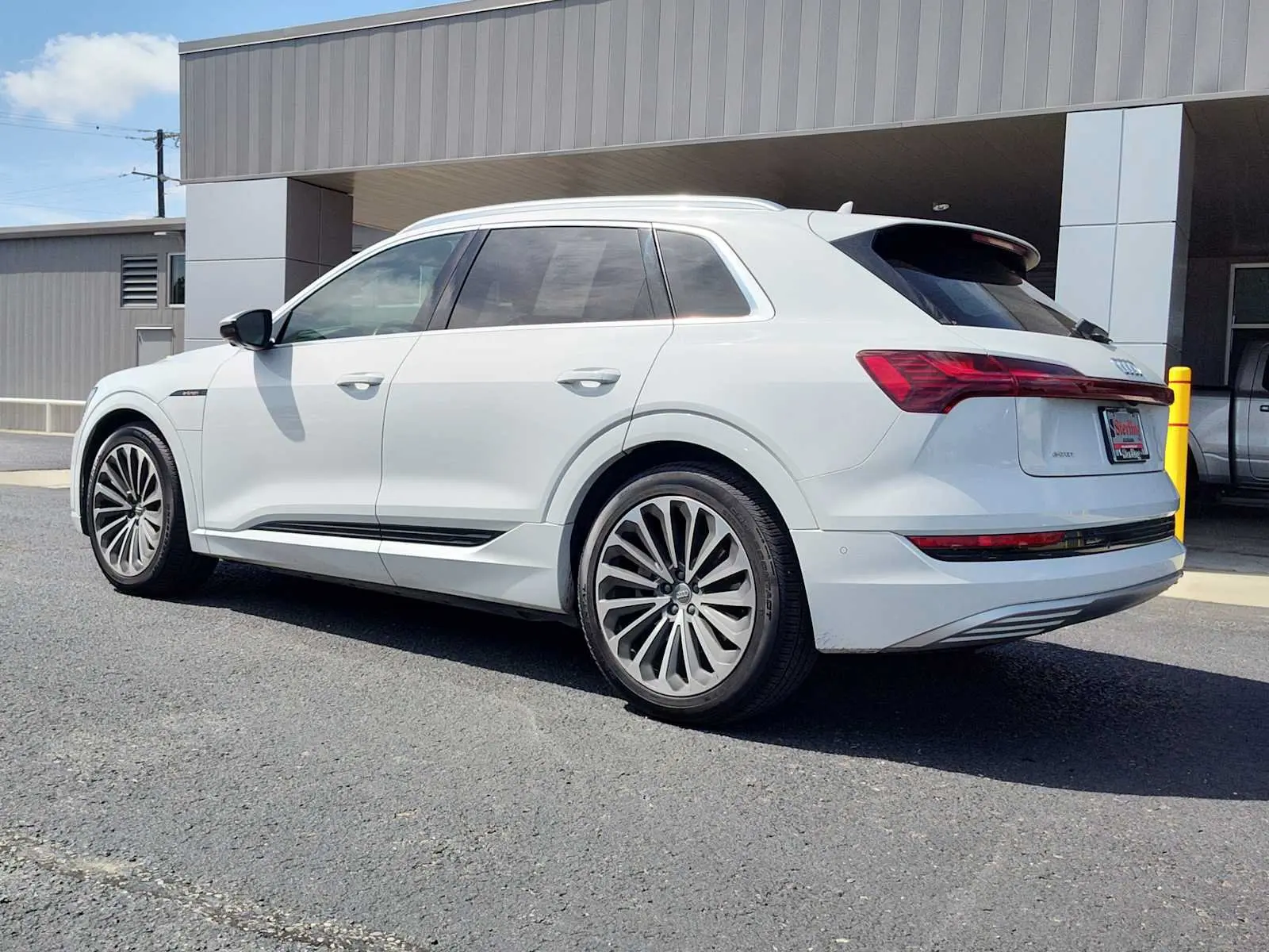 2019 Audi e-tron Prestige photo 4