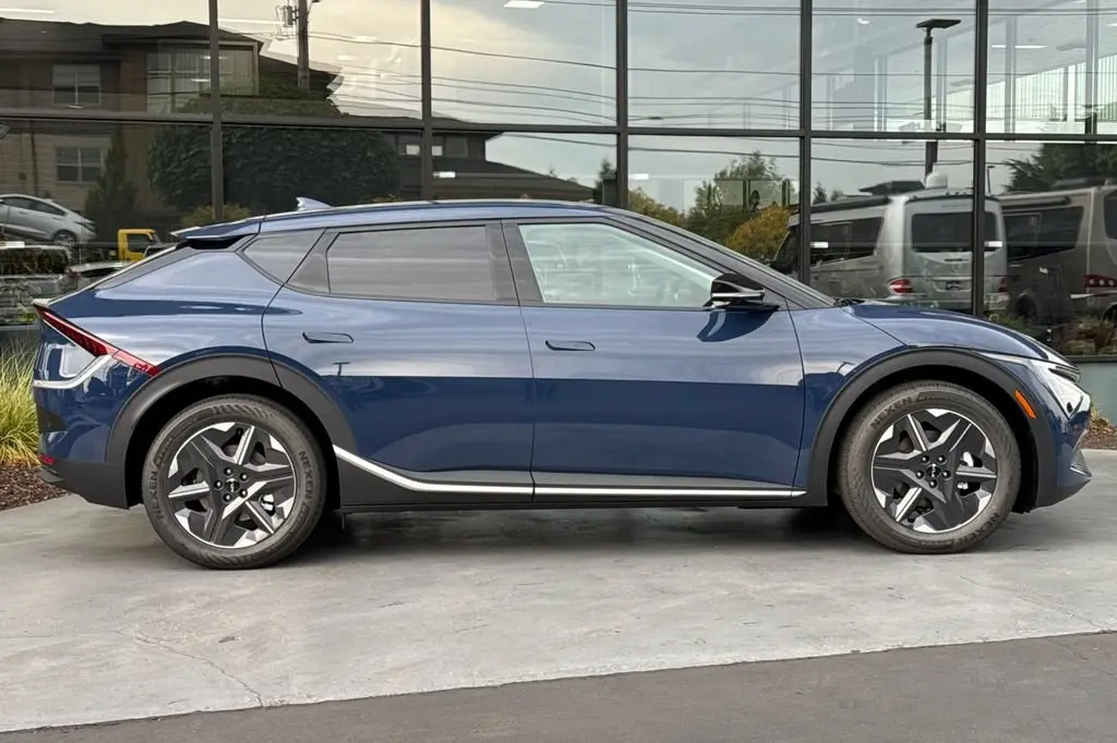 2026 Kia EV6 L Light R photo 3