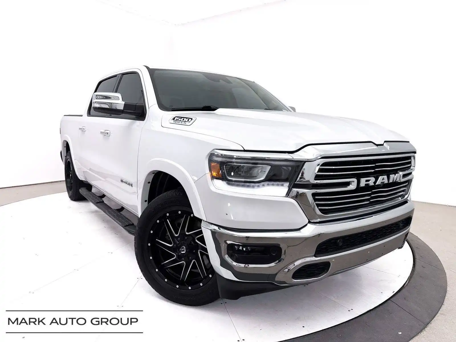 2019 RAM 1500 Laramie 4WD Crew Cab 5'7's photo