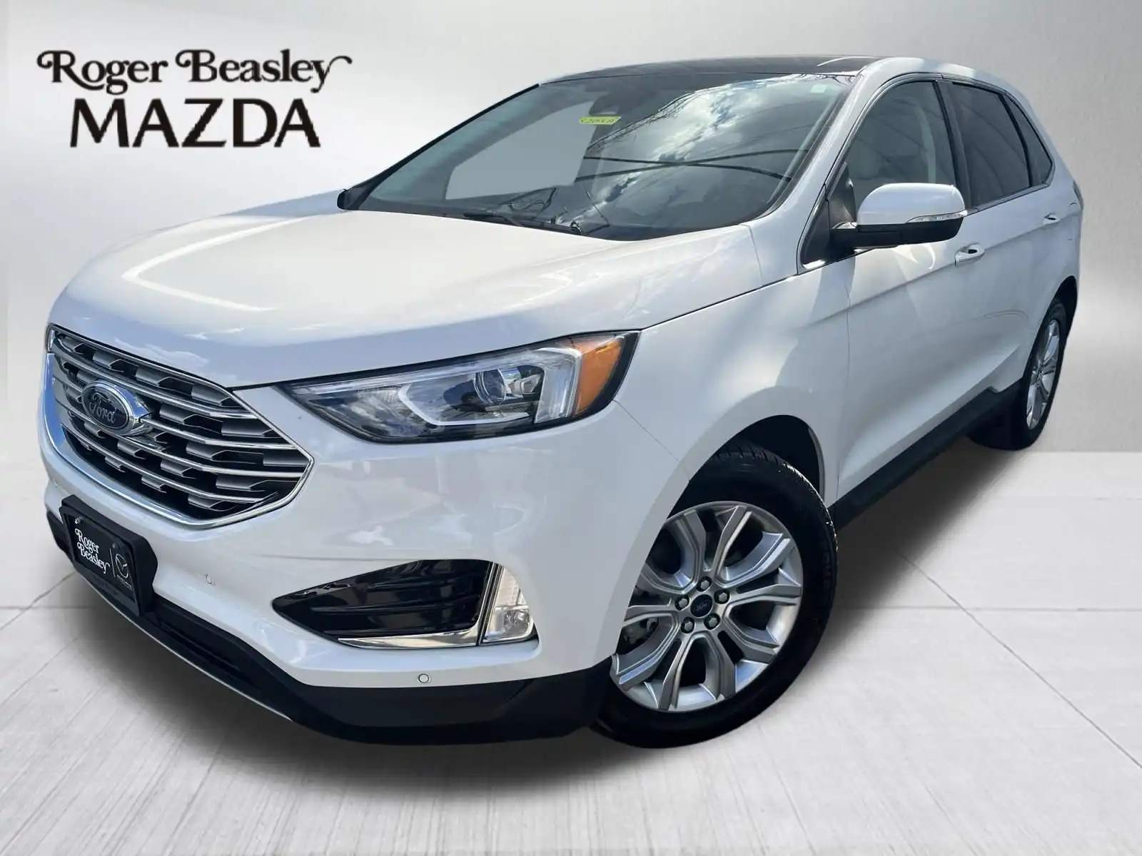 2020 Ford Edge Titanium's photo