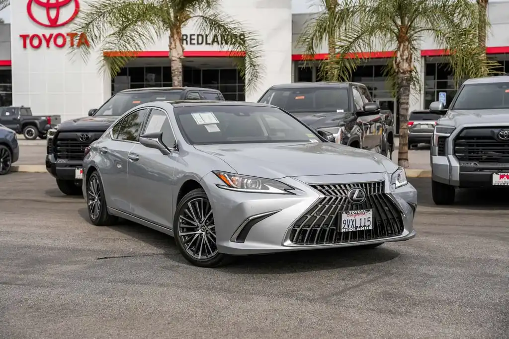 2025 Lexus ES 350 350's photo