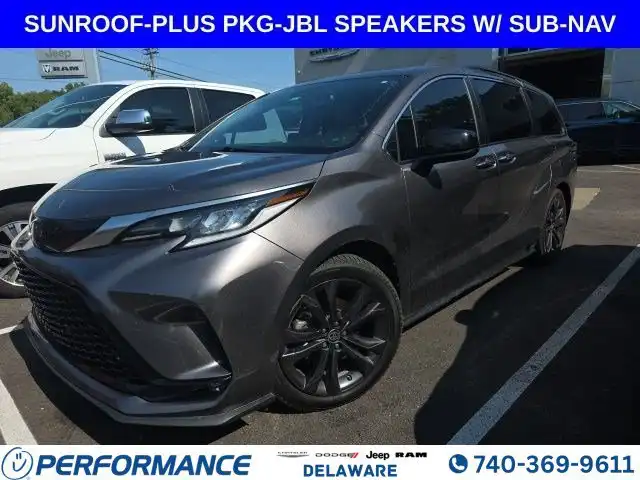 2022 Toyota Sienna XSE 7-Passenger Hybrid FWD's photo