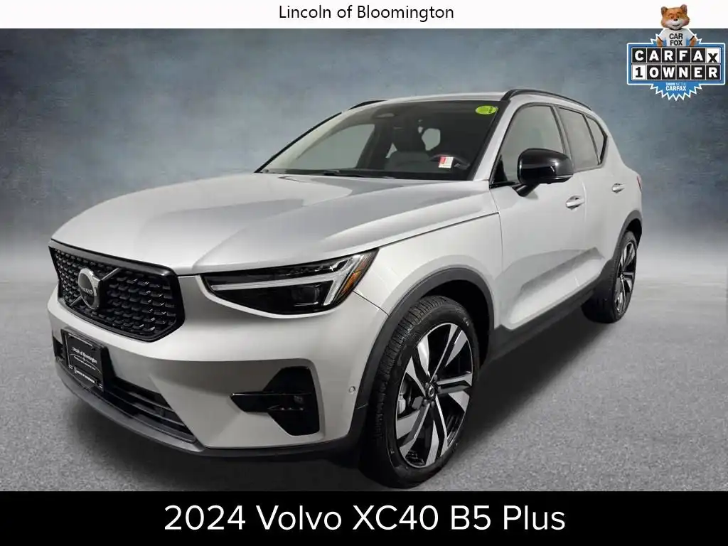 2024 Volvo XC40 B5 Plus Dark AWD's photo