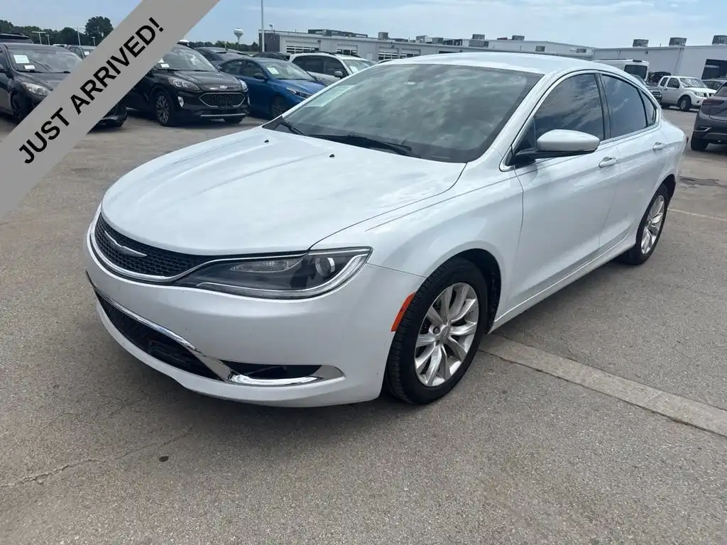 2015 Chrysler 200 C's photo
