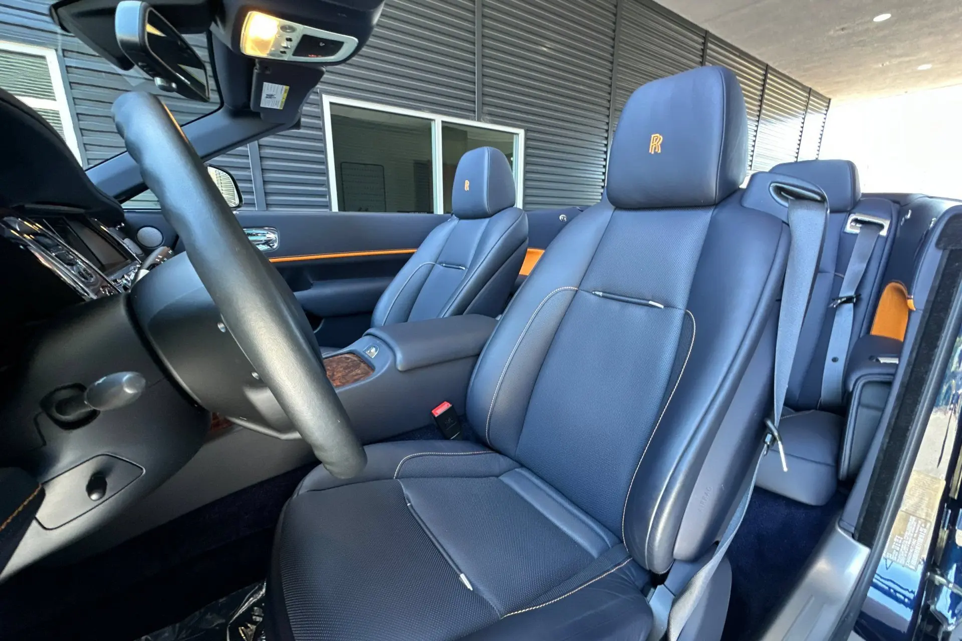 2019 Rolls-Royce Dawn Base photo 5