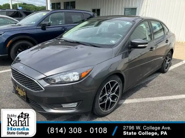 2017 Ford Focus Sedan SEL's photo