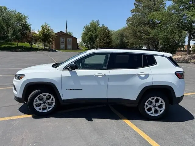 2025 Jeep Compass Latitude 4X4 photo 5